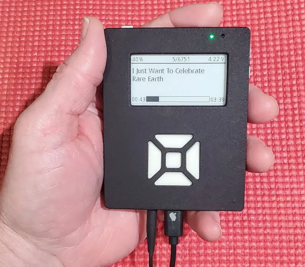 ePiPod, um reprodutor de música semelhante ao iPod com Raspberry Pi e tela E Ink