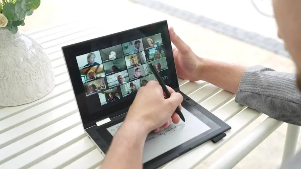 OKPad, um tablet Android de tela dupla com telas LCD e E Ink