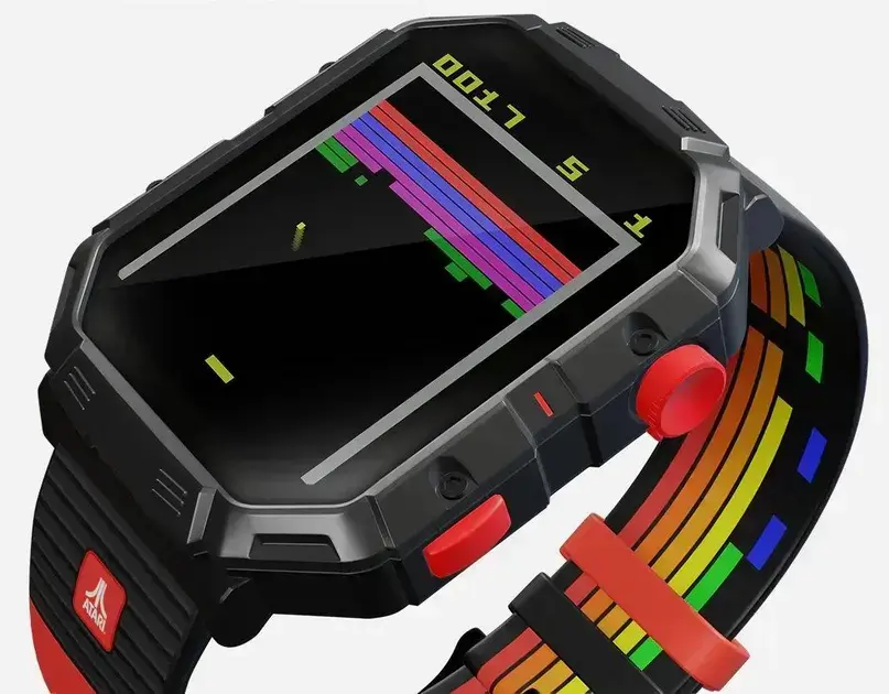 Relógio Atari 2600 com design vintage e jogos clássicos