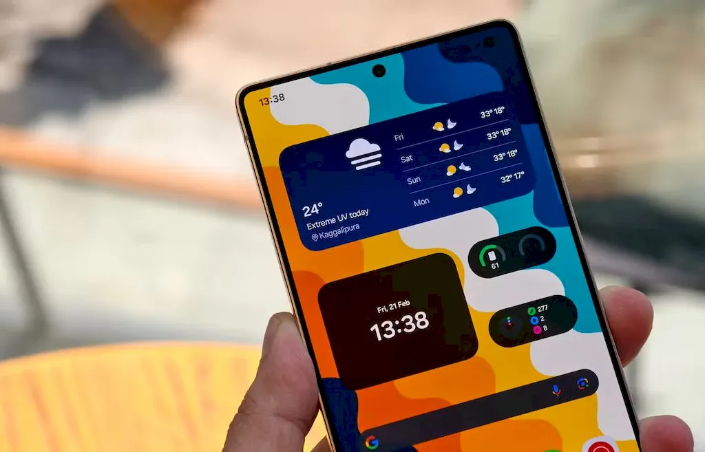 Atualização de abril do Samsung Galaxy S25 traz nova animação e widget de mídia