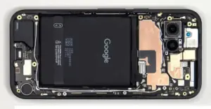 Desmontagem do Google Pixel 9a: Internos revelados em vídeo